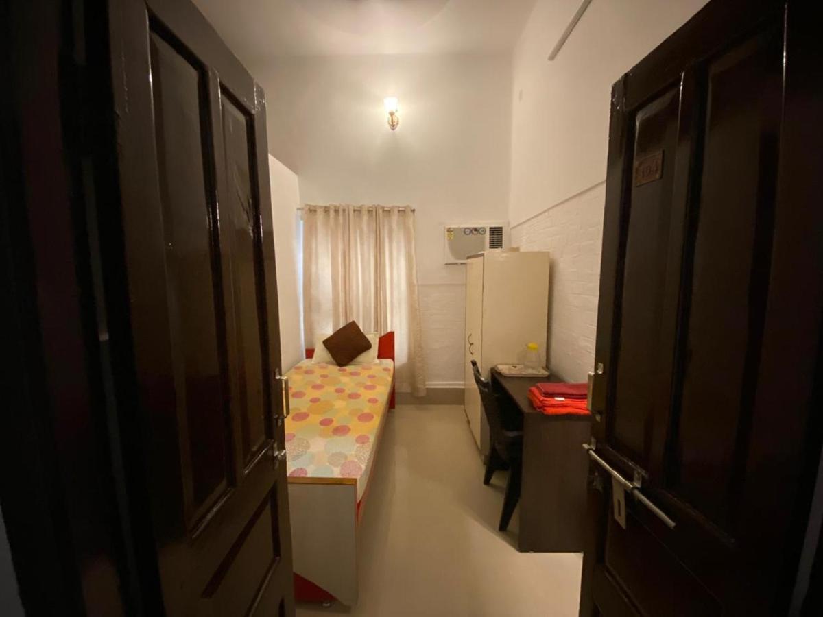 The Sunaina Hotel Варанаси Екстериор снимка