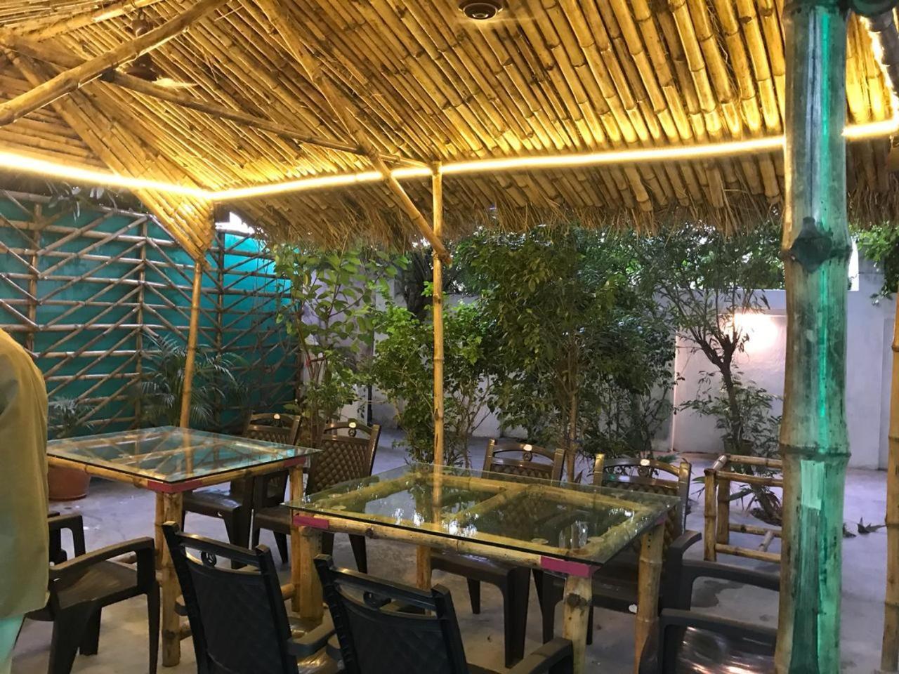 The Sunaina Hotel Варанаси Екстериор снимка